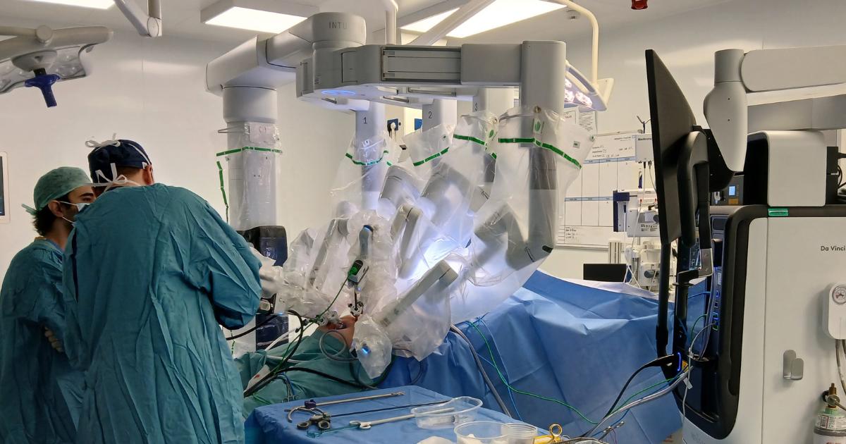 Basingstoke hospital: New surgical robotic system installed