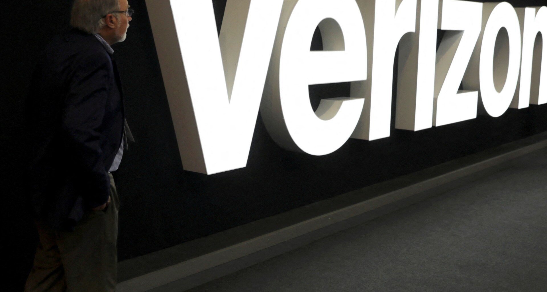 Verizon planning its largest layoffs ever: Report | Telecommunications News