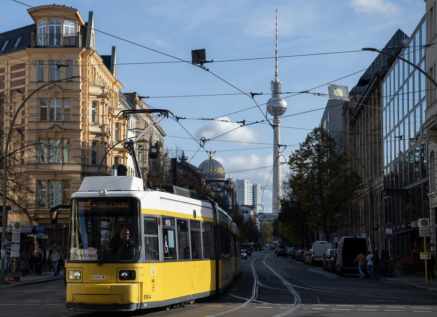 German industrial output falls in Q3, experts warn sector remains weak-Xinhua