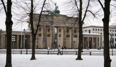 Winter storm sweeps Germany, killing four, disrupting travel-Xinhua