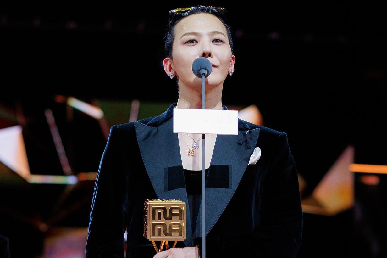 G-Dragon gives his acceptance speech after winning 'Artist of the Year' award at the 2025 MAMA Awards held in Hong Kong, Saturday.  Courtesy of CJ ENM