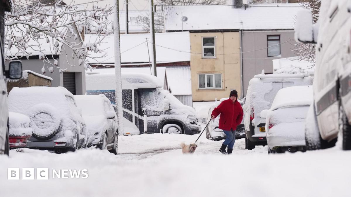 UK weather live updates: Snow and ice warnings as cold snap hits