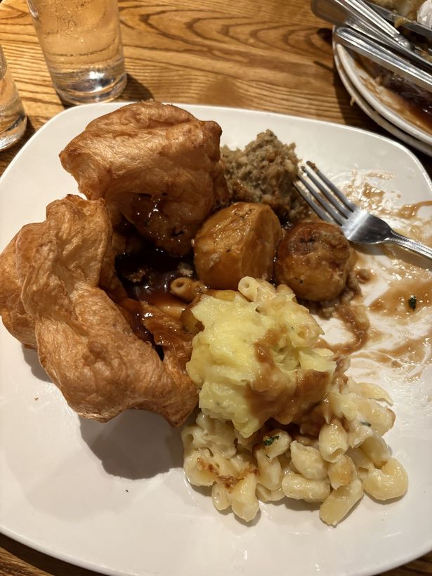 Amy Jones' 'finished' Toby Carvery plate after eating 'five mouthfuls' and being full
