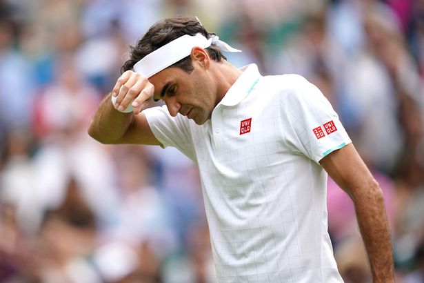 Roger Federer wipes his forehead