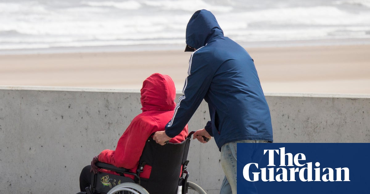 Ministers urged to apologise after review finds systemic failures led to carer’s allowance crisis | Carers