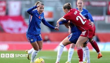 Liverpool 1-1 Chelsea: Champions held in Women's Super League