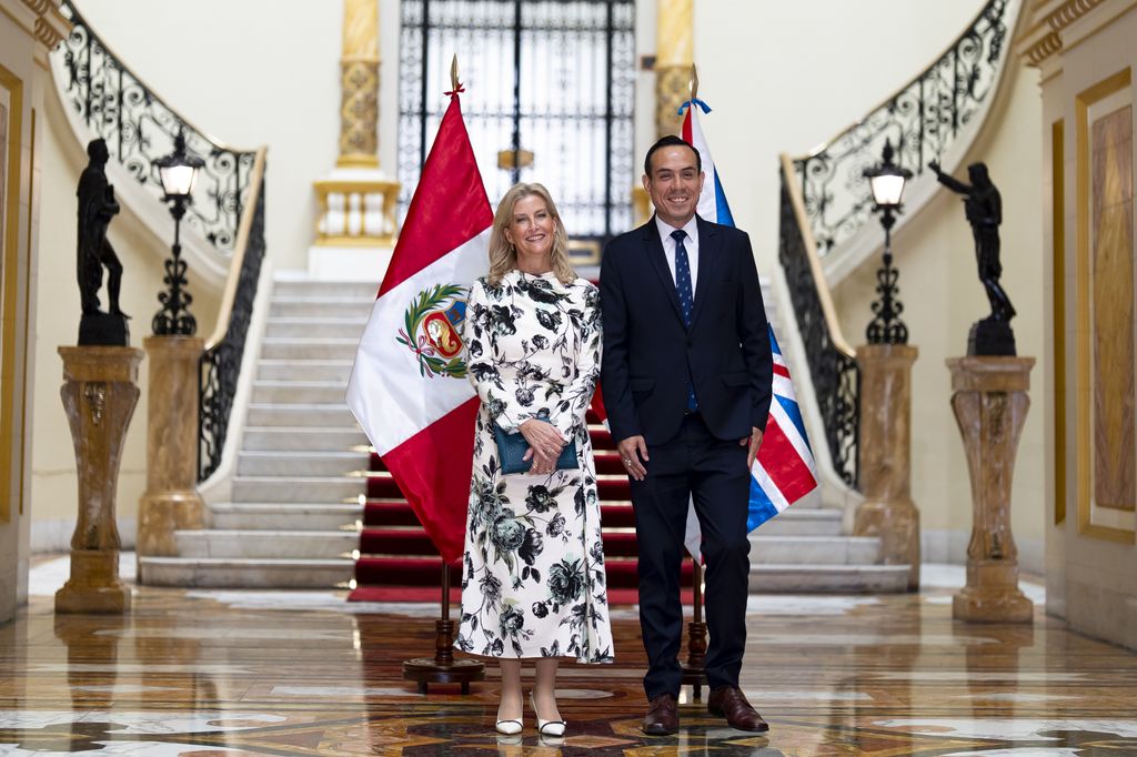 The Duchess of Edinburgh in black and white floral dress beside the president of Peru, Jose Jeri at his residence