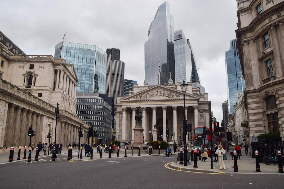 London lacks direction as Bank of England set to make tricky interest rate decision