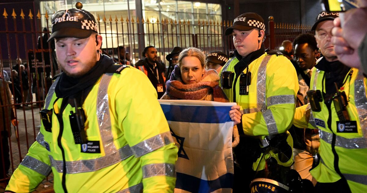 Aston Villa vs Maccabi Tel Aviv LIVE: Birmingham chaos as fans and Gaza protesters clash | Football | Sport