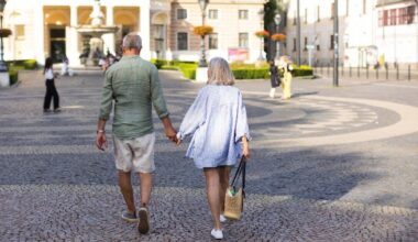 Tourists issued warning as EU country slaps £88 fine on fast walkers | World | News