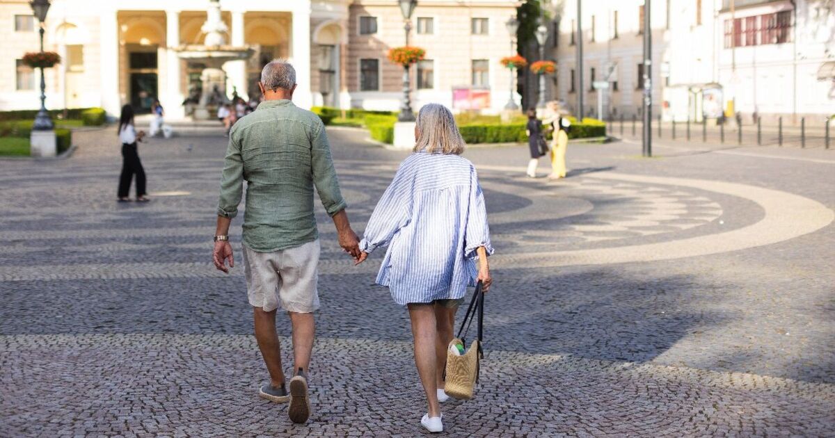 Tourists issued warning as EU country slaps £88 fine on fast walkers | World | News