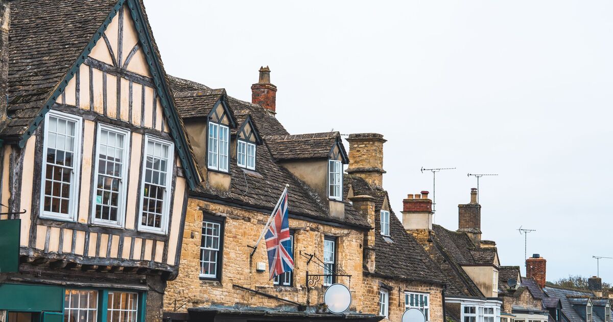 The prettiest UK town with 1 of Britain's best high streets and 60 ind | UK | News