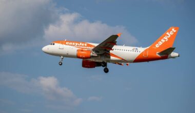 EasyJet flight declares mid-air emergency as paramedics rush to meet plane | UK | News