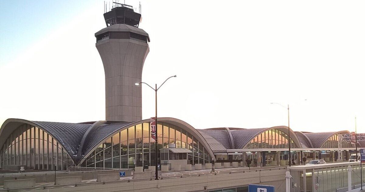 St Louis Airport bomb threat as flight forced into emergency landing | World | News