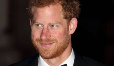 Harry and Meghan warned 'not to bite the hand that feeds' | UK | News