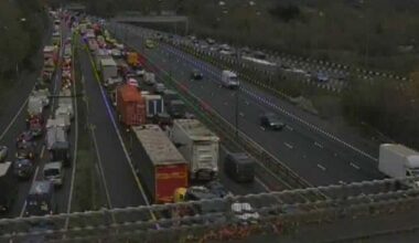 M25 traffic LIVE: Chaos on major motorway as crash sparks closure and 50 minutes delays | UK | News