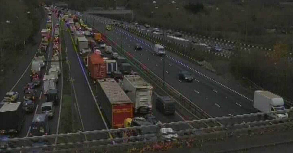 M25 traffic LIVE: Chaos on major motorway as crash sparks closure and 50 minutes delays | UK | News