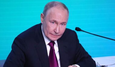 Russian economic meltdown as banks face £100bn 'time bomb' and 'full-blown crisis' | World | News