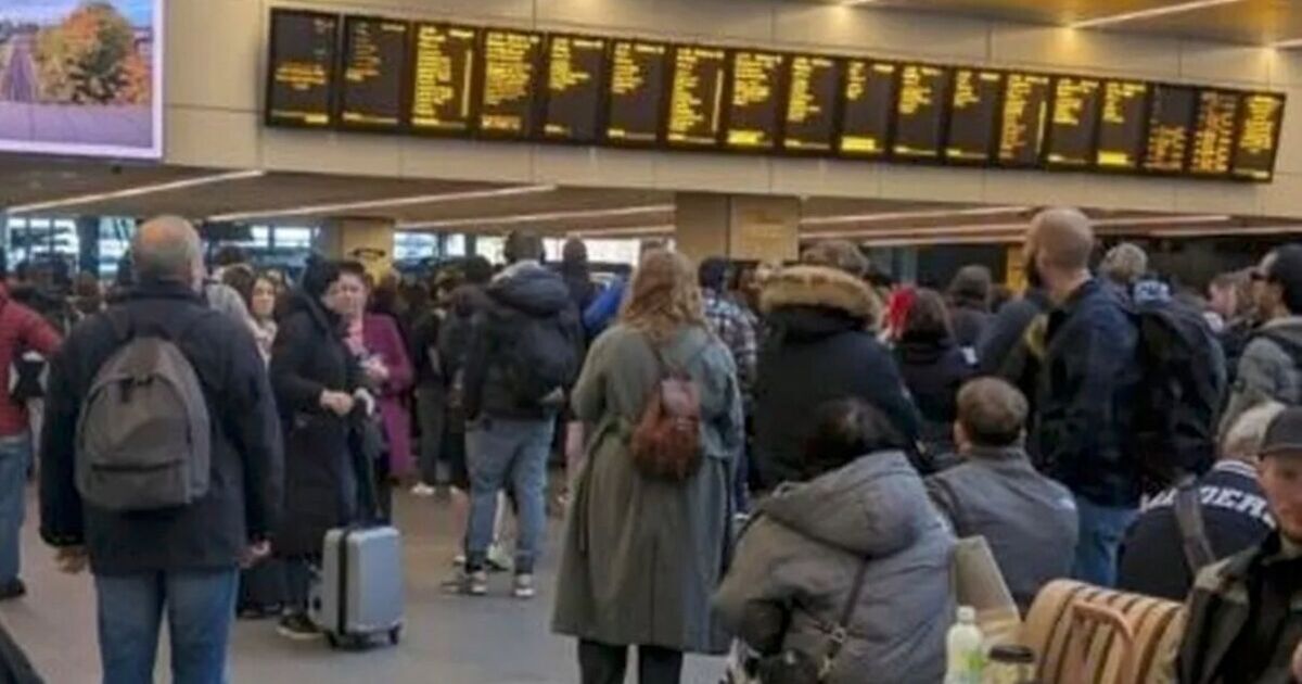 Leeds station LIVE: 'Do not travel' warning after signal fault chaos | UK | News