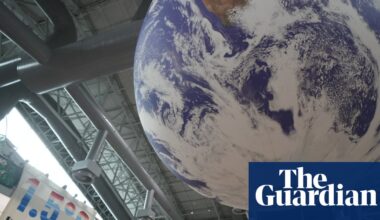 Cop30 delegates ‘far apart’ on phasing out fossil fuels and cutting carbon | Cop30