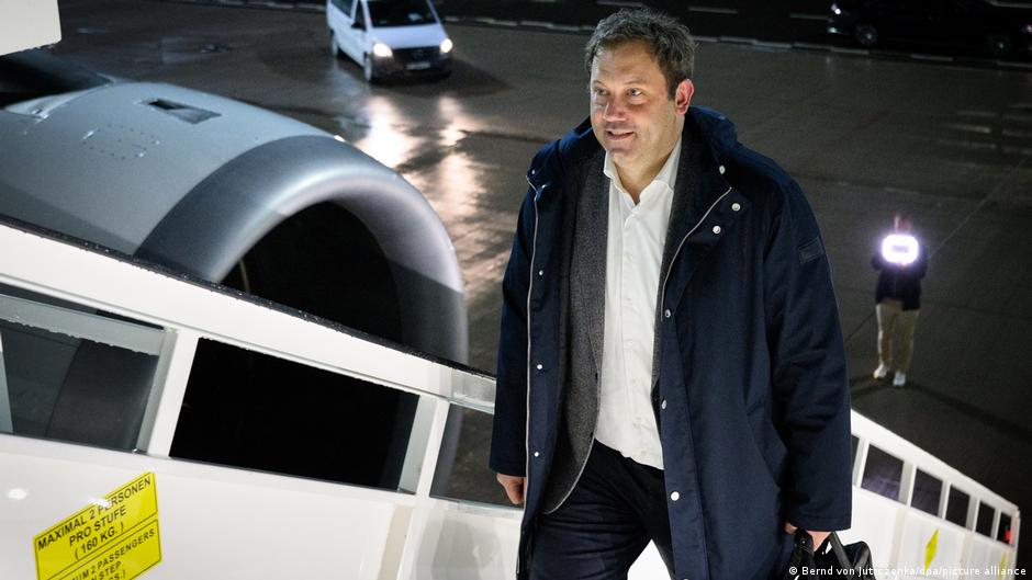 Vice Chancellor Klingbeil heads to China – DW – 11/17/2025