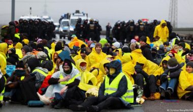 Rallies against new far-right AfD youth group – DW – 11/29/2025