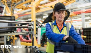 UK economic growth slows to 0.1% in final figures before Budget - follow live