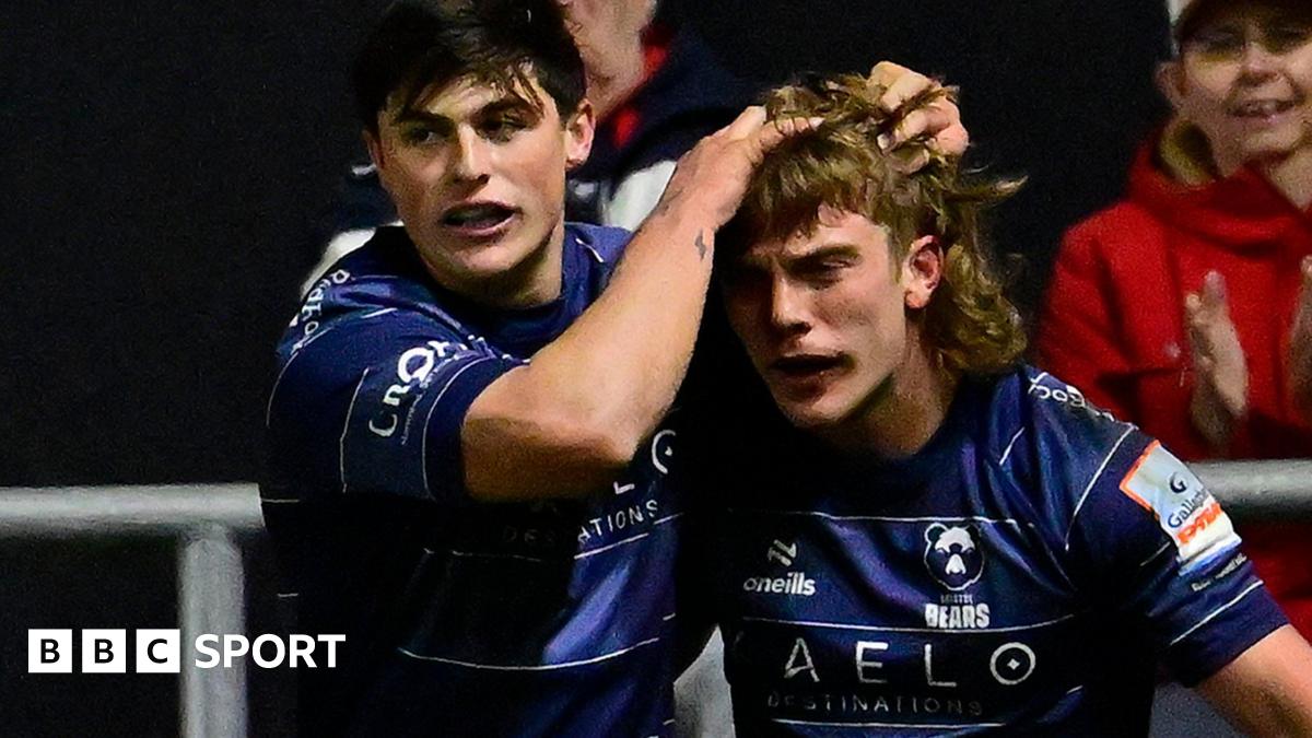 Bristol celebrate try