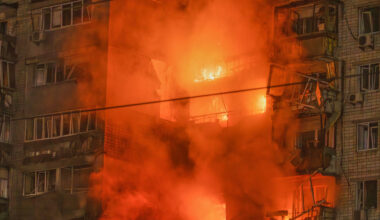 Ukrainian delegation arrives in US for peace talks as deadly Russian strikes hit Kyiv