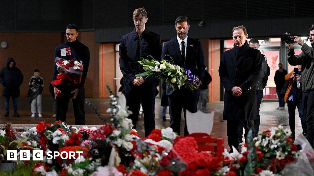 Xabi Alonso head coach of Real Madrid, Dean Huijsen of Real Madrid and former Liverpool player Trent Alexander-Arnold of Real Madrid laying a wreath in memory of Liverpool player Diogo Jota at Anfield on November 03, 2025 in Liverpool, England.