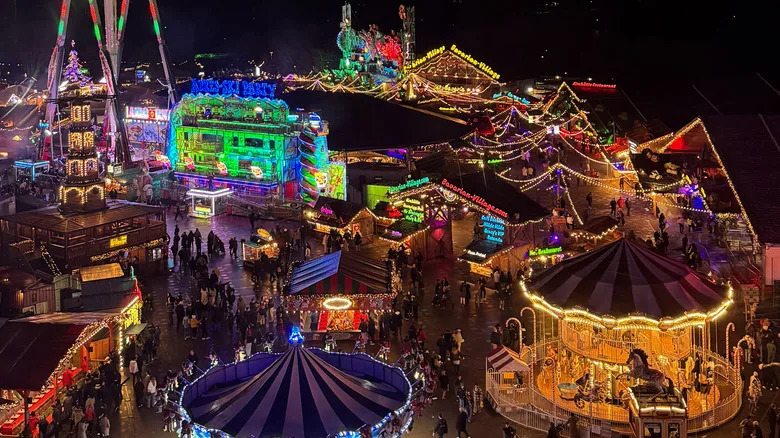 Rides at Hyde Park Winter Wonderland lit up at night