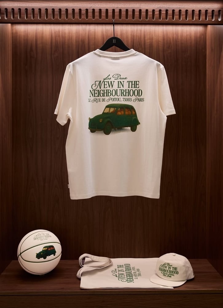 Les Deux plays the local card