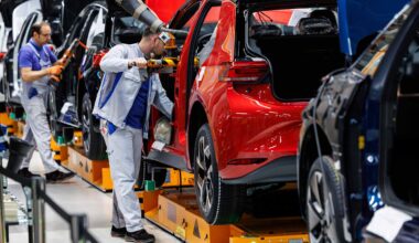 Climate plans out as rightwing MEPs vote to slash EU sustainability rules