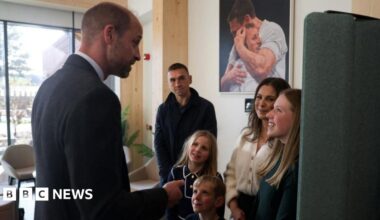 Prince William, Kevin Sinfield, Lindsey Burrow and family at the centre