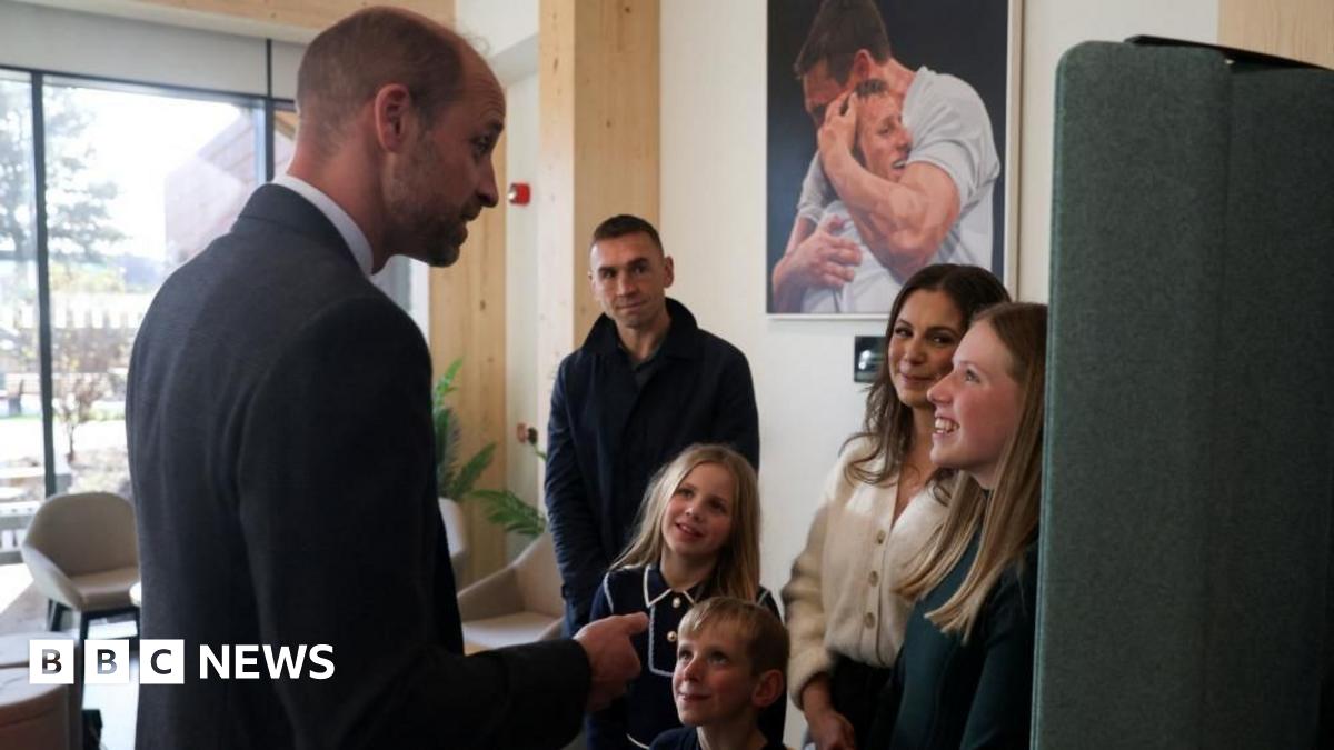 Prince William, Kevin Sinfield, Lindsey Burrow and family at the centre