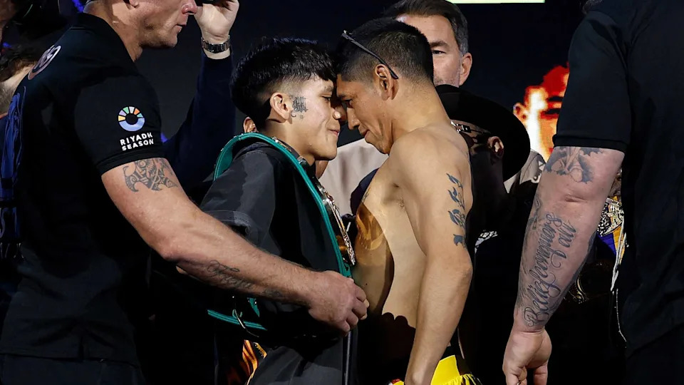 Boxing - David Benavidez v Anthony Yarde - WBC Light Heavyweight Championship - Weigh-in - Anb Arena, Riyadh, Saudi Arabia - November 21, 2025 Jesse Rodriguez and Fernando Martinez go head to head during the weigh-in as promoter Eddie Hearn looks on REUTERS/Hamad I Mohammed