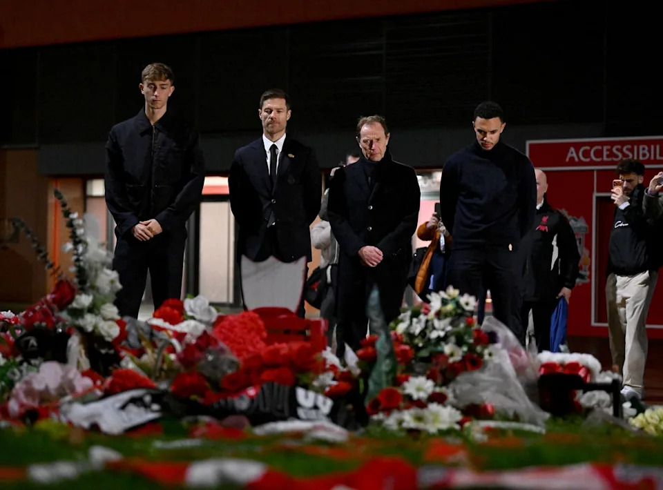 The Real Madrid delegation pay tribute to Diogo Jota (Liverpool FC via Getty Images)