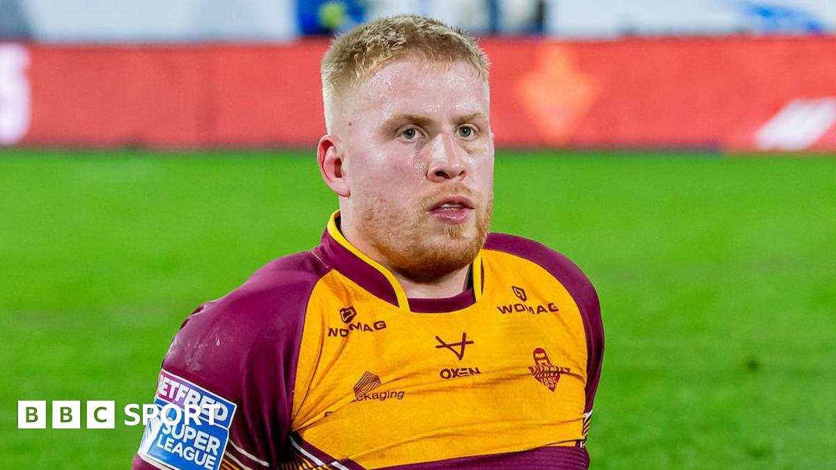 Oliver Wilson in action for Huddersfield Giants during the 2025 season