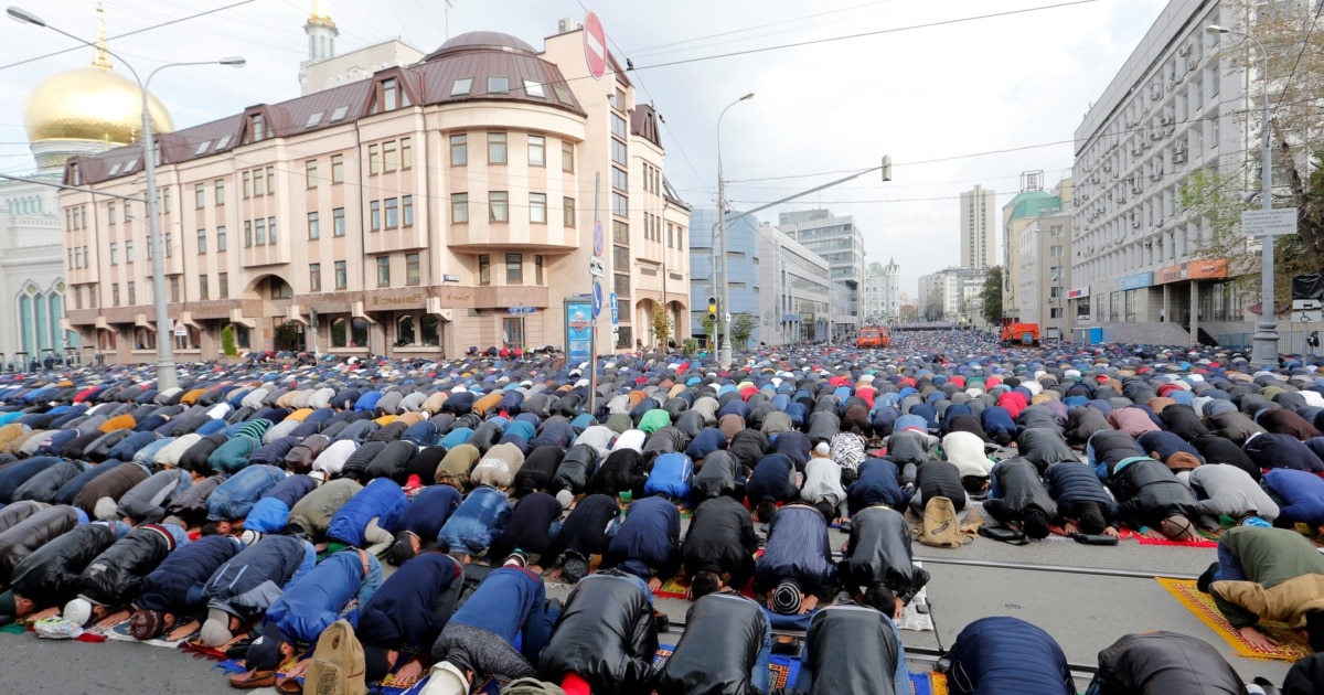 Anger In Russia Over Muslim Migrants Praying In Public