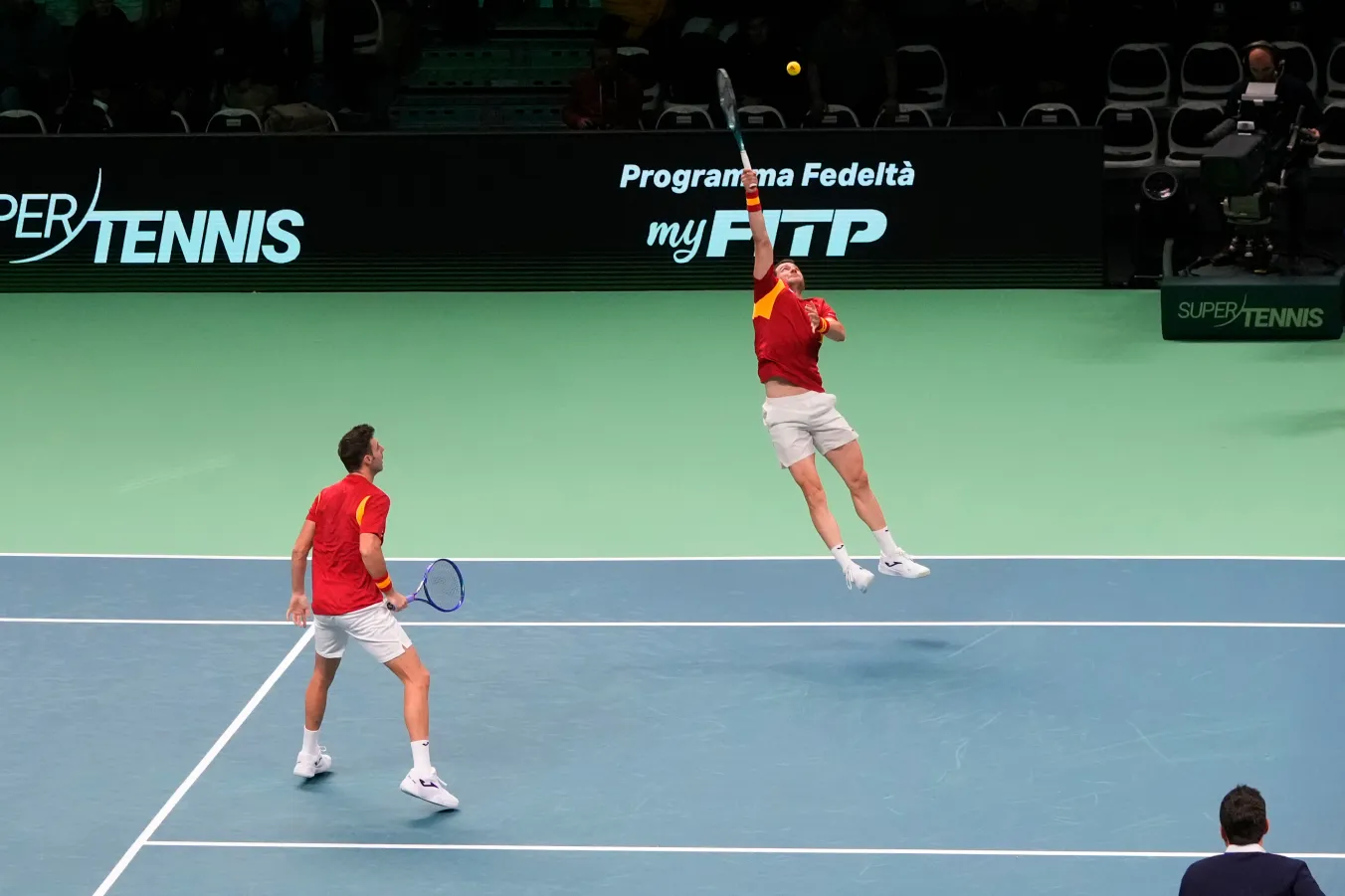 Spain beat Czech Republic to reach Davis Cup semis