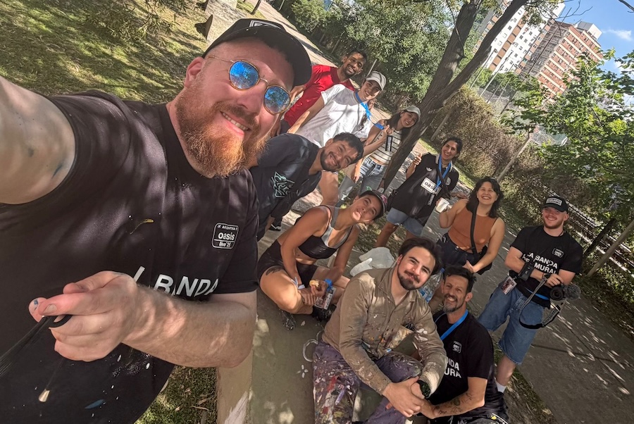 Benjamin Rock and the Oasis Buenos Aires mural