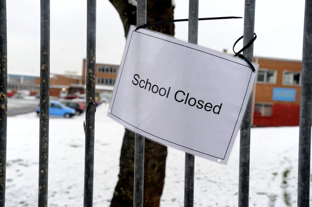 School closed sign 