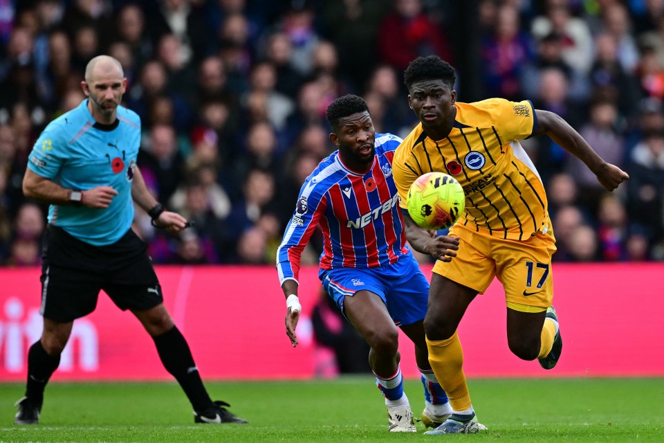 Brighton's Cameroonian midfielder #17 Carlos Baleba (R) chases the ball pressured by Crystal Palace's Colombian midfielder #08 Jefferson Lerma (L) as Referee Tim Robinson (L) watches during the English Premier League football match between Crystal Palace and Brighton and Hove Albion at Selhurst Park in south London on November 9, 2025. (Photo by Ben STANSALL / AFP) / RESTRICTED TO EDITORIAL USE. No use with unauthorized audio, video, data, fixture lists, club/league logos or 'live' services. Online in-match use limited to 120 images. An additional 40 images may be used in extra time. No video emulation. Social media in-match use limited to 120 images. An additional 40 images may be used in extra time. No use in betting publications, games or single club/league/player publications. / (Photo by BEN STANSALL/AFP via Getty Images)