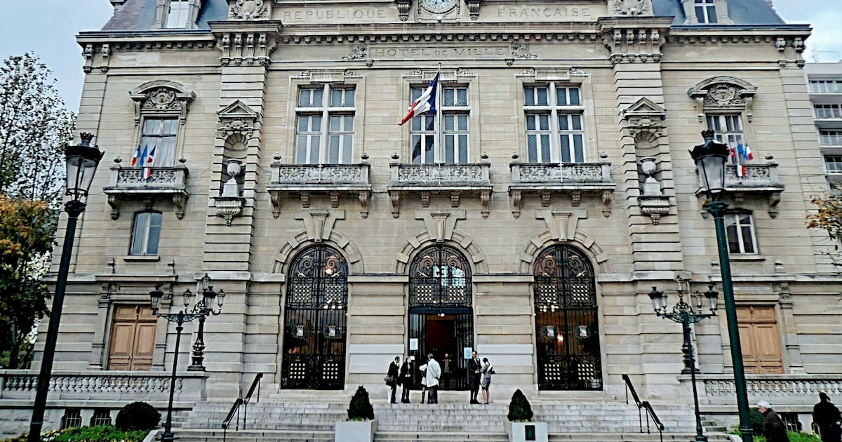 France investigates Paris official over alleged Muslim Brotherhood links