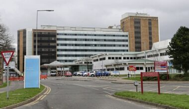 Altnagelvin under “extreme pressure” as patients lie on floor waiting for surgery – The Irish News