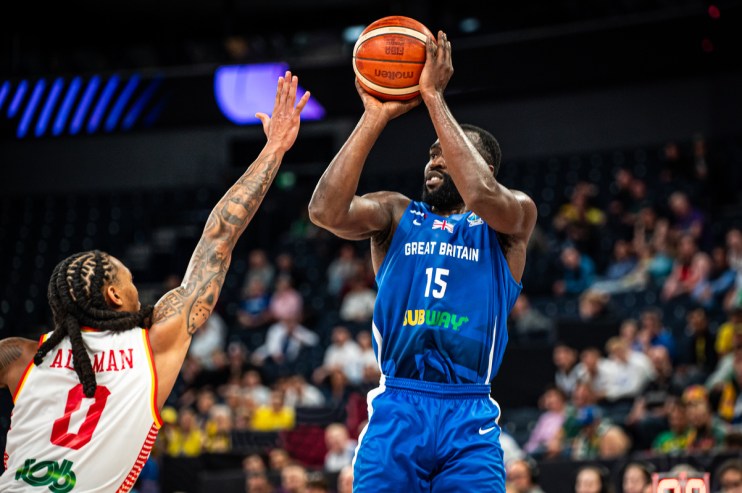 FLP 0660 1 captures a dynamic scene in a bustling cityscape, highlighting modern architecture and vibrant urban life.