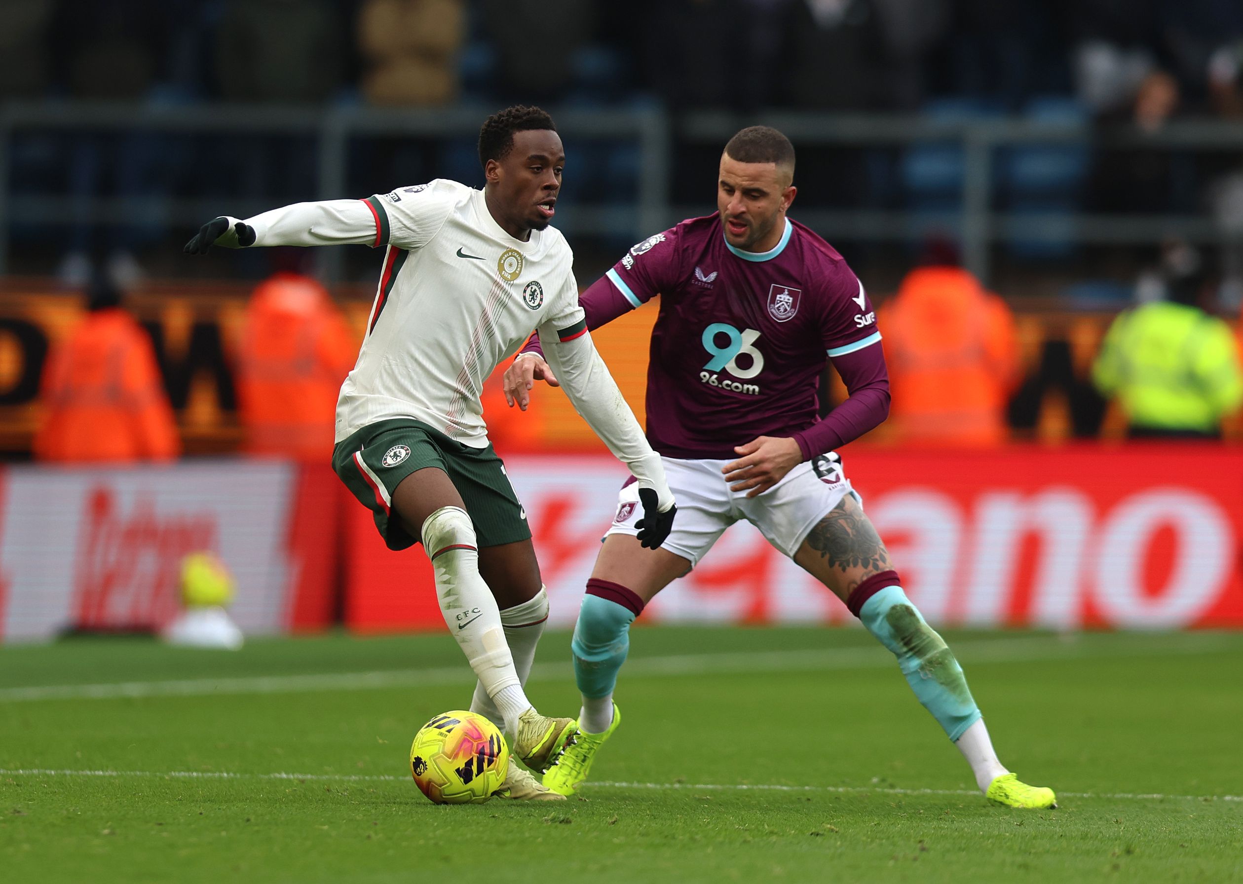 Jamie Gittens battle Kyle Walker.