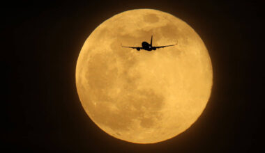 The Brightest And Largest Supermoon Of The Year Will Glow In The Sky Tomorrow Night