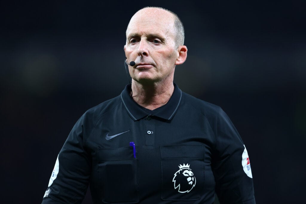 Mike Dean referees Manchester United v Chelsea