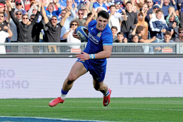 Italy's Tomasso Menoncello scores a try during 2025 Six Nations match against France.